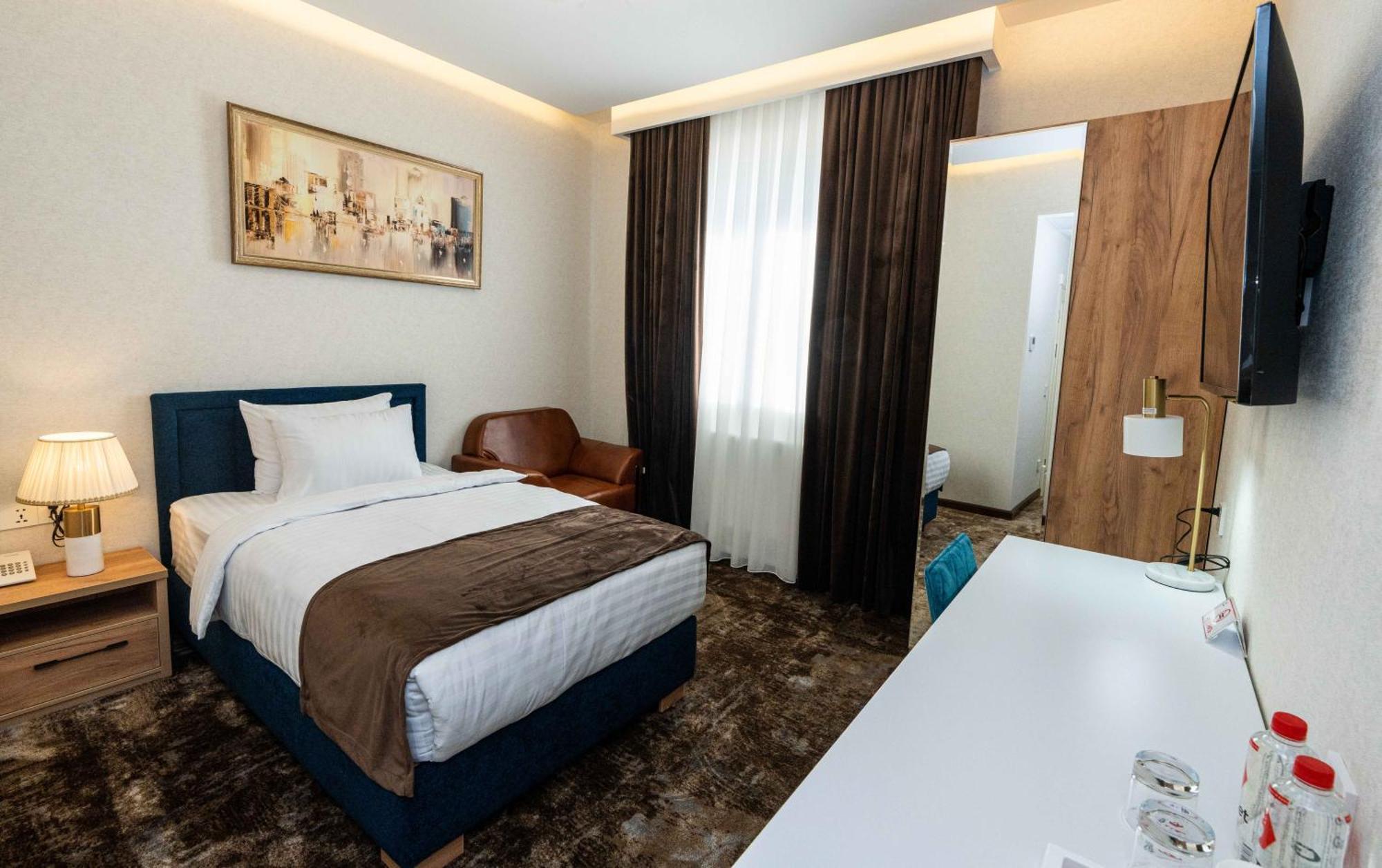 Garnet Mir Hotel Tashkent Bagian luar foto