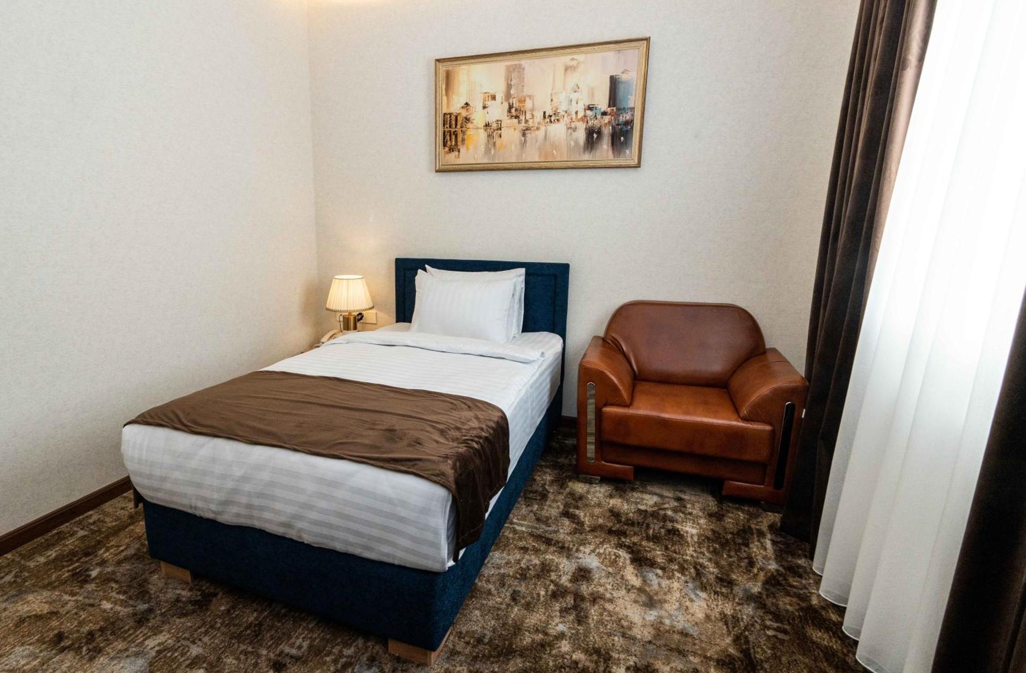 Garnet Mir Hotel Tashkent Bagian luar foto