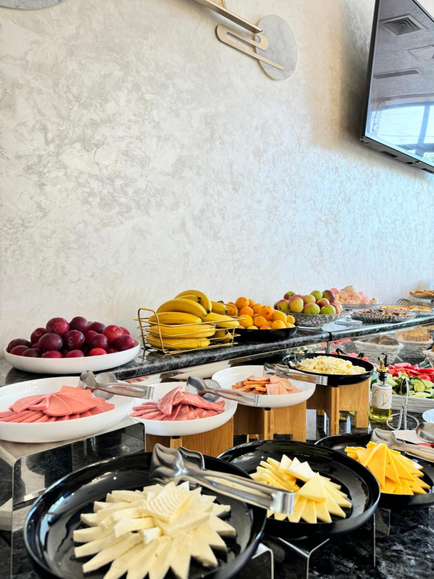 Garnet Mir Hotel Tashkent Bagian luar foto