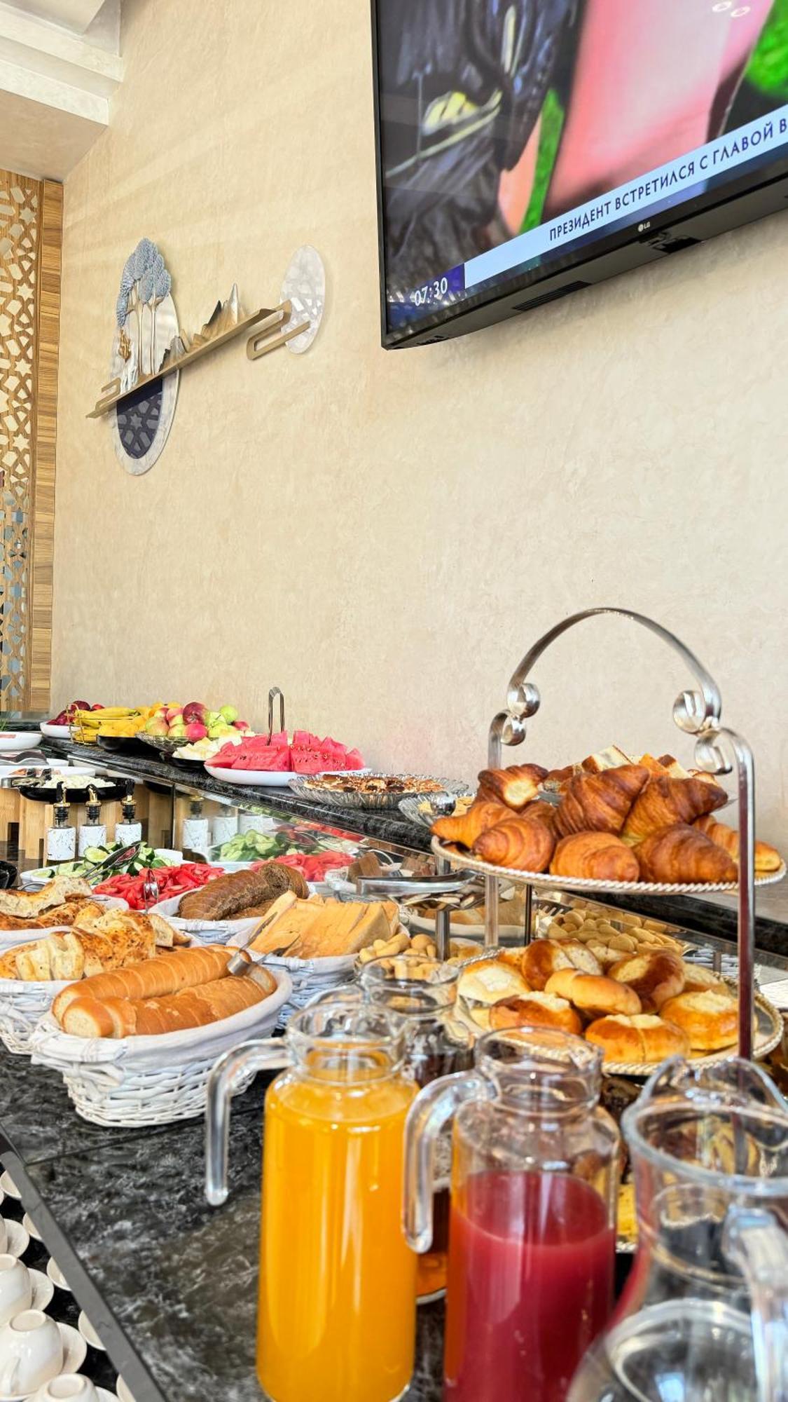 Garnet Mir Hotel Tashkent Bagian luar foto