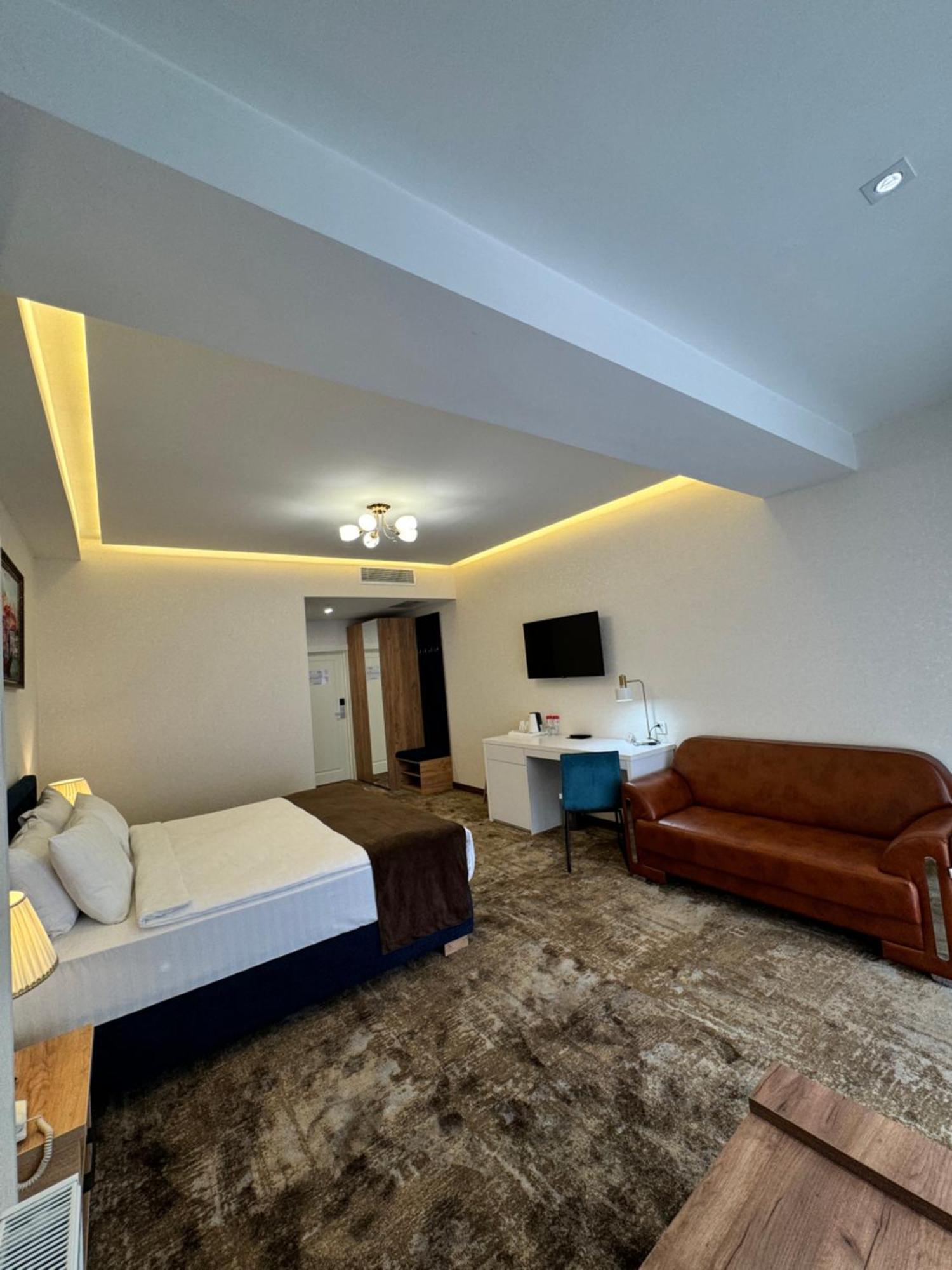 Garnet Mir Hotel Tashkent Bagian luar foto
