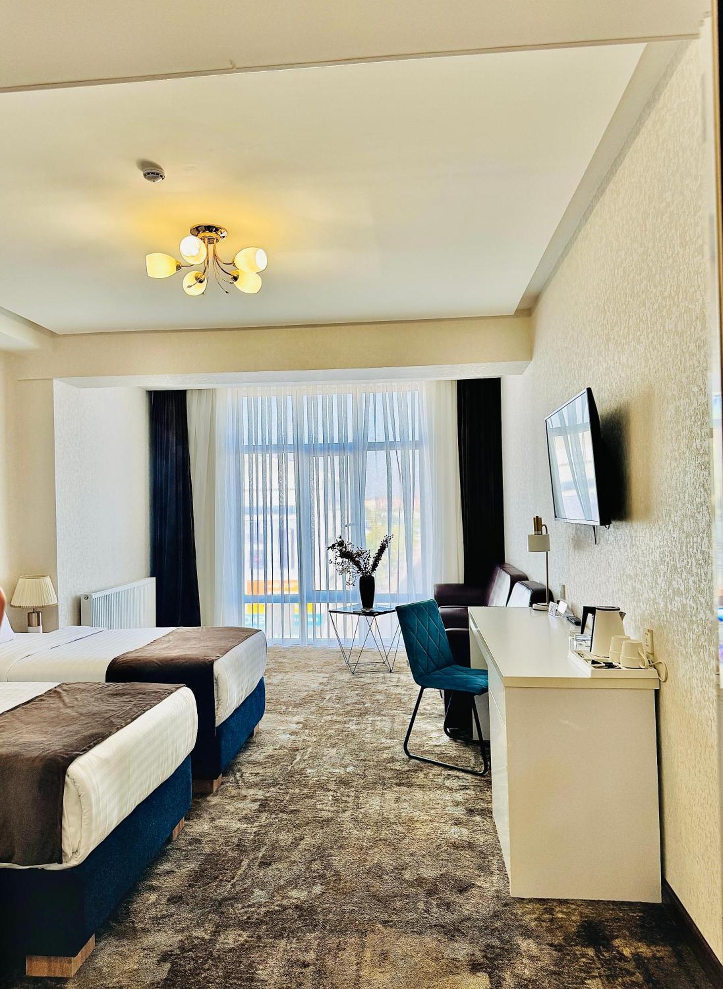 Garnet Mir Hotel Tashkent Bagian luar foto